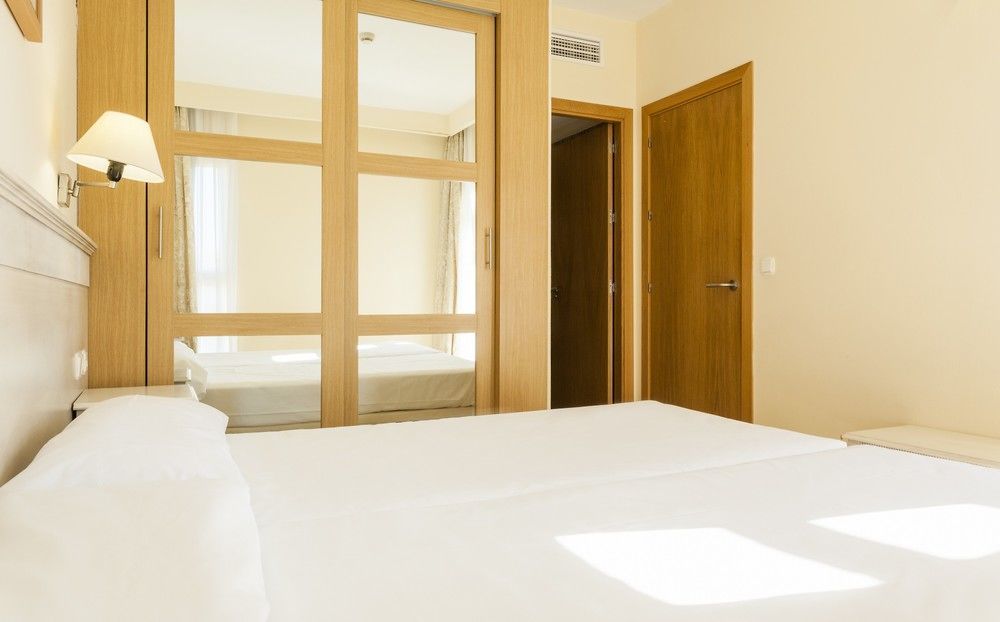 Aparthotel Ilunion Sancti Petri Novo Sancti Petri Luaran gambar