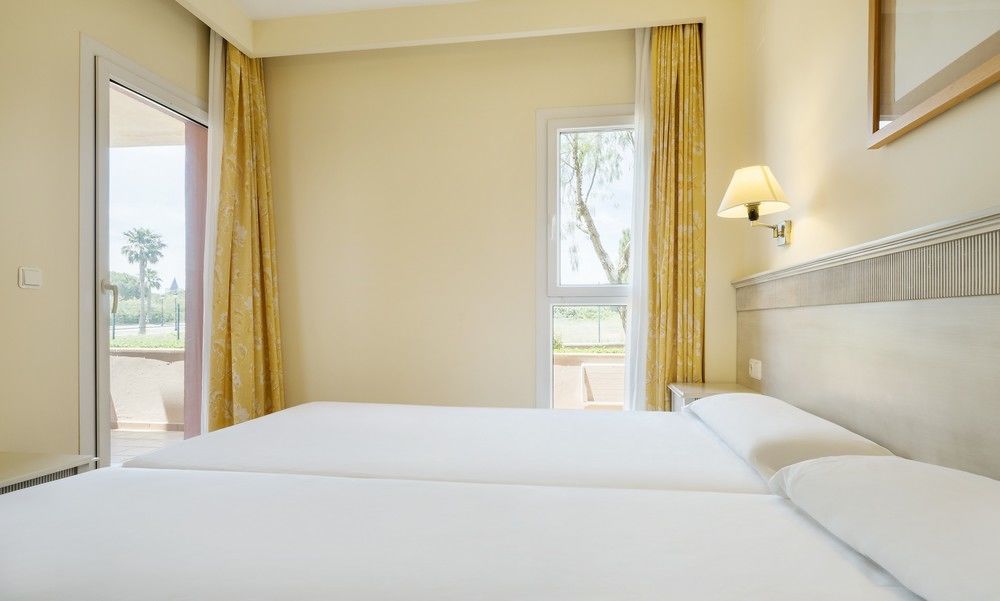 Aparthotel Ilunion Sancti Petri Novo Sancti Petri Luaran gambar